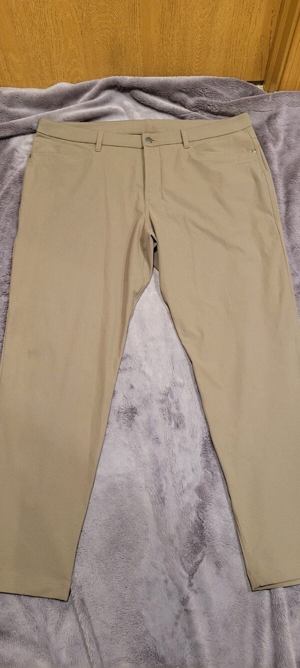 Lululemon ABC 5 Pocket Pants Mens 40x30 Gray/Army Green Straight Leg Athleisure